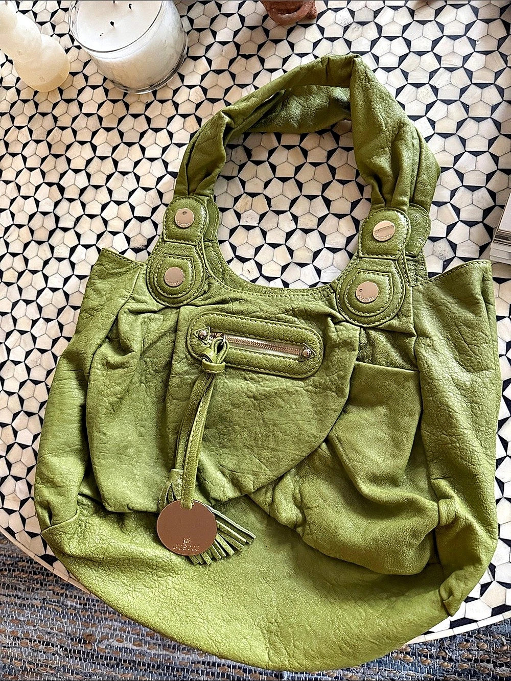 GUSTTO Shoulder Bag in Lime Green Leather